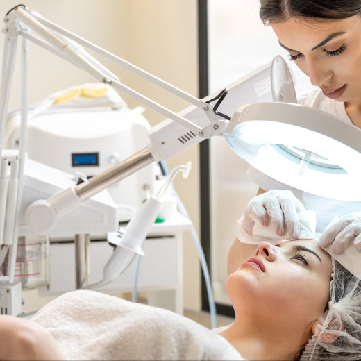 Magnifying lamps etc.