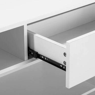 White reception desk – stylish and functional design for hairdressing and beauty salons