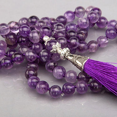 Smuk lilla mala halskæde – amethyst med 108 perler | spirituel harmoni