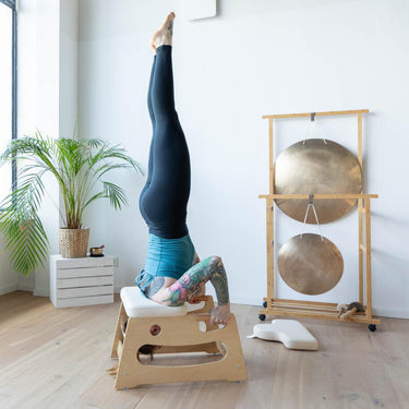 Bodhi hodestående krakk - yogakrakk med håndtak og polstret sete